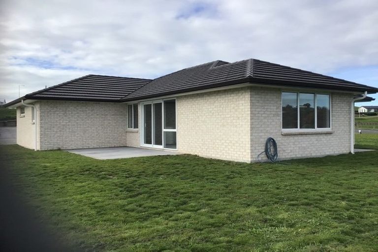 Photo of property in 12 Anglers Way, Omokoroa, 3114