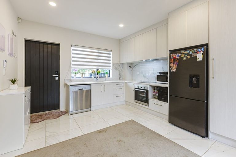Photo of property in 8/4 Glenhaven Place, Te Atatu Peninsula, Auckland, 0610