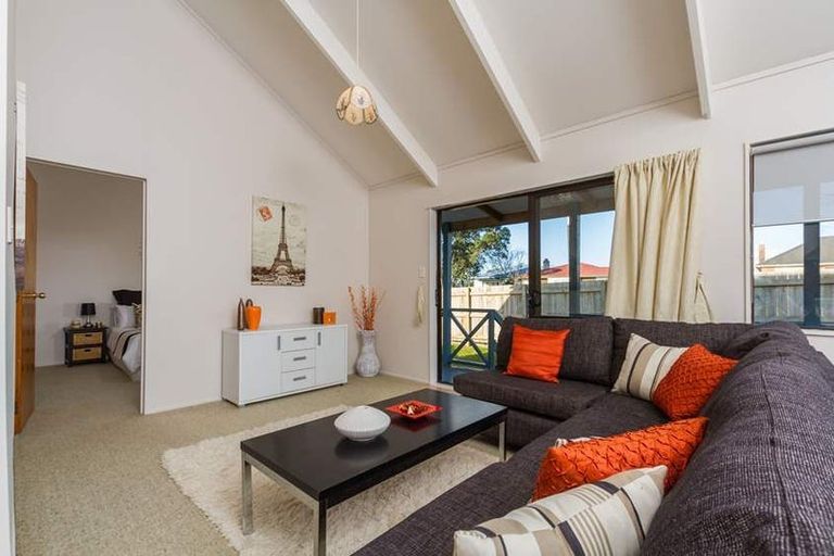 Photo of property in 81 Astley Avenue, New Lynn, Auckland, 0600