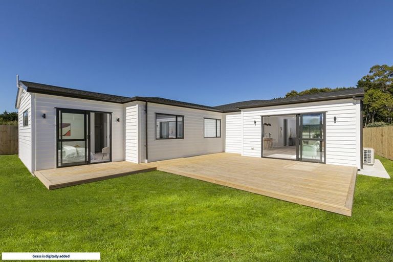Photo of property in 47 Mcindoe Road, Kumeu, 0810