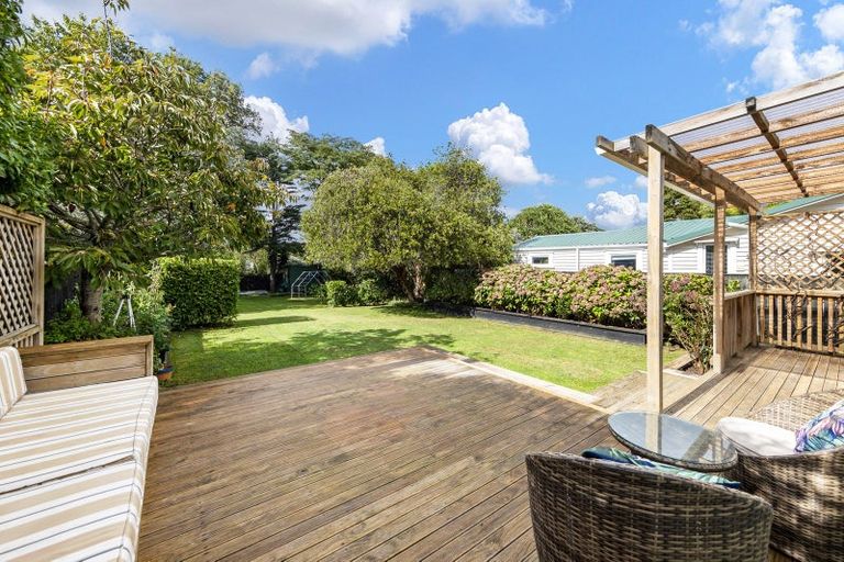 Photo of property in 11 Pasadena Avenue, Point Chevalier, Auckland, 1022