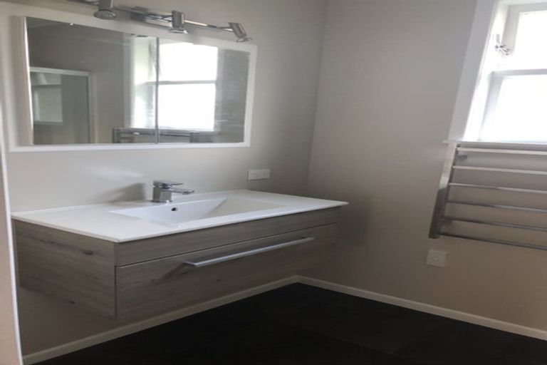 Photo of property in 30 Palmer Crescent, Silverstream, Upper Hutt, 5019