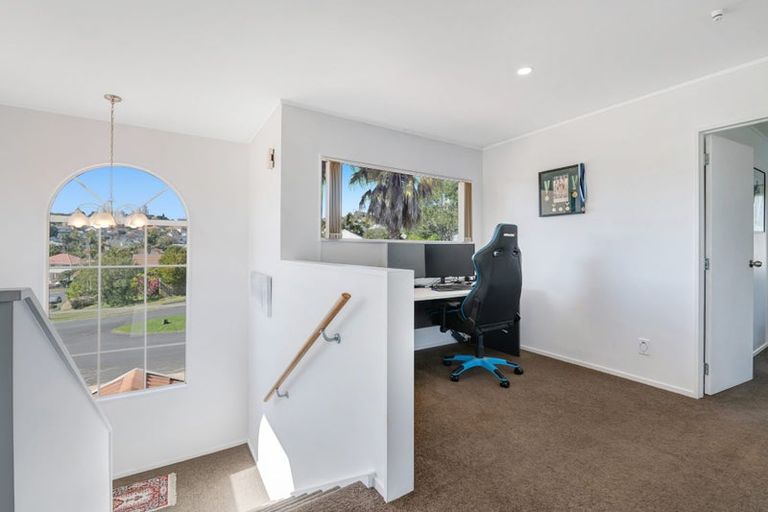 Photo of property in 11 Azure Grove, Unsworth Heights, Auckland, 0632
