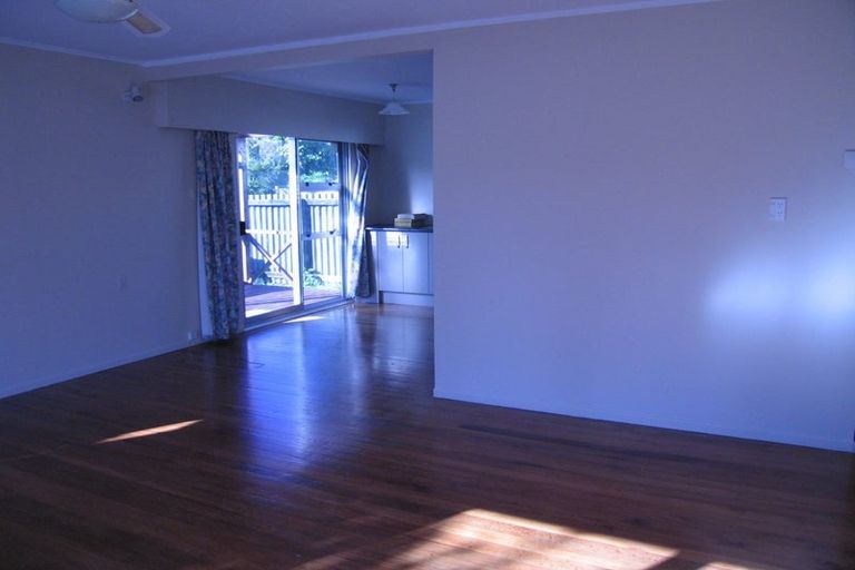 Photo of property in 9 Beazley Place, Glendene, Auckland, 0602