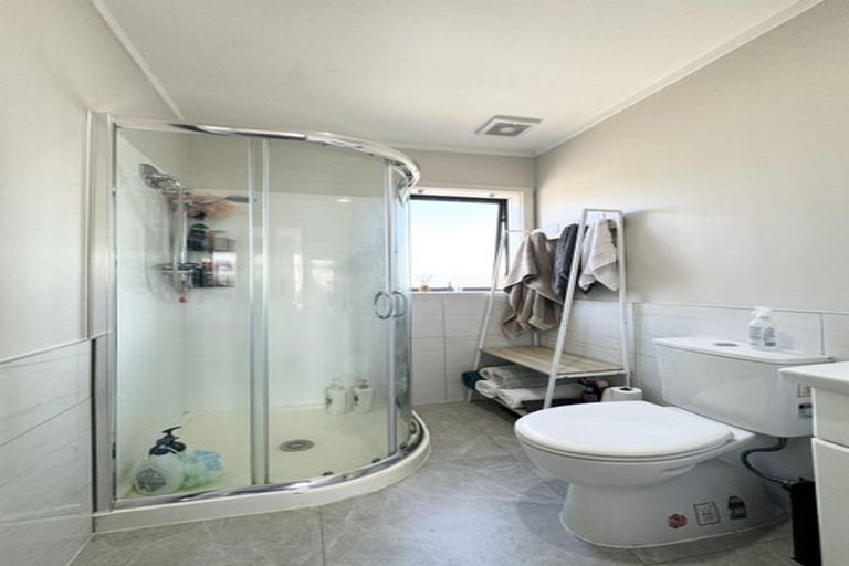 Photo of property in 1/5 John Jennings Drive, Oteha, Auckland, 0632