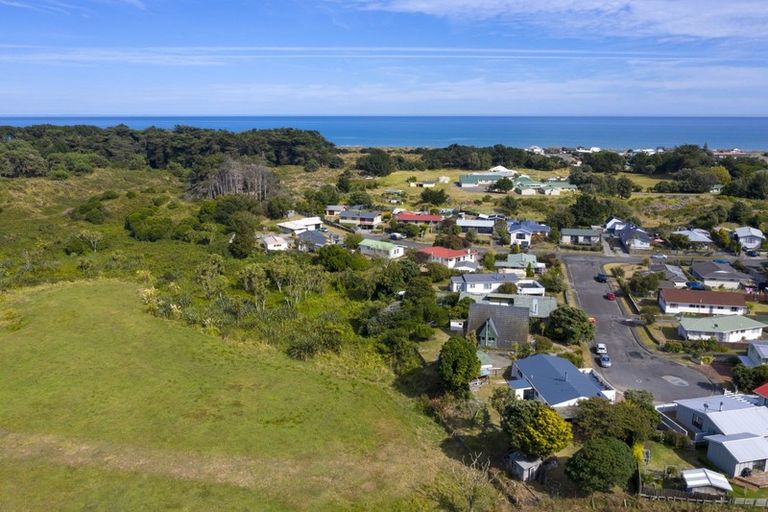 Photo of property in 9 O'rourke Place, Otaki Beach, Otaki, 5512