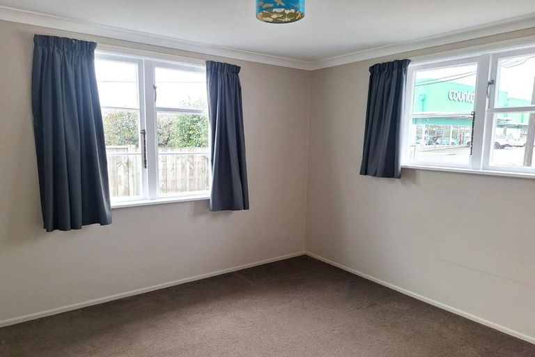 Photo of property in 15 Savage Crescent, Upper Hutt Central, Upper Hutt, 5018