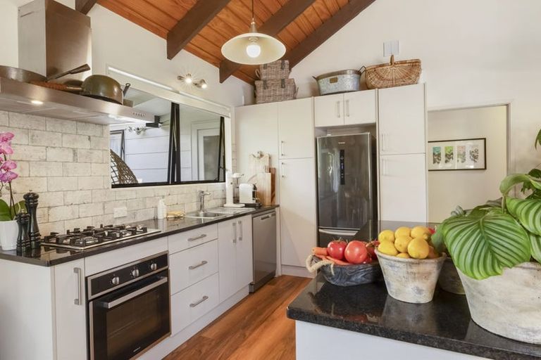 Photo of property in 19 Thames Street, Welbourn, New Plymouth, 4310