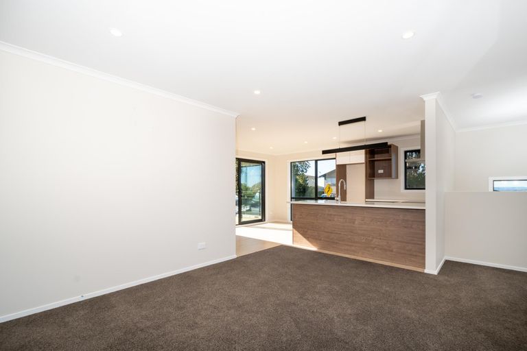 Photo of property in 1/65 College Road, Northcote, Auckland, 0627