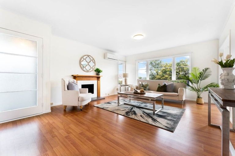 Photo of property in 4 Kirrie Avenue, Te Atatu South, Auckland, 0610