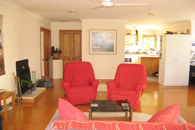 Photo of property in 91 Yorke Road, Haruru, 0204