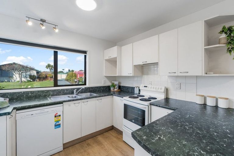 Photo of property in 2/2 Wakelin Place, Redwood, Christchurch, 8051