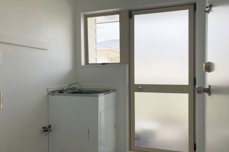 Photo of property in 13 Ballini Rise, West Harbour, Auckland, 0618