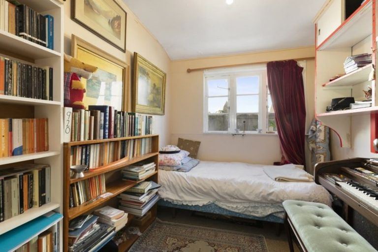 Photo of property in 24 Pukatea Street, Eastbourne, Lower Hutt, 5013