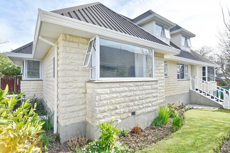 Photo of property in 2/2 Valley Road, Cashmere, Christchurch, 8022