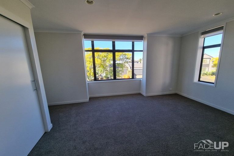 Photo of property in 52 Vinograd Drive, Te Atatu Peninsula, Auckland, 0610