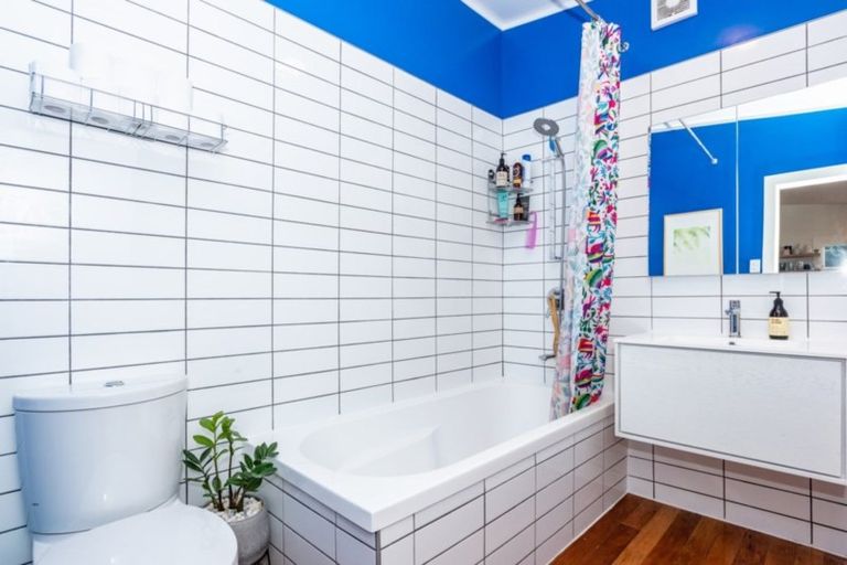 Photo of property in 8 Root Street, Gisborne, 4010