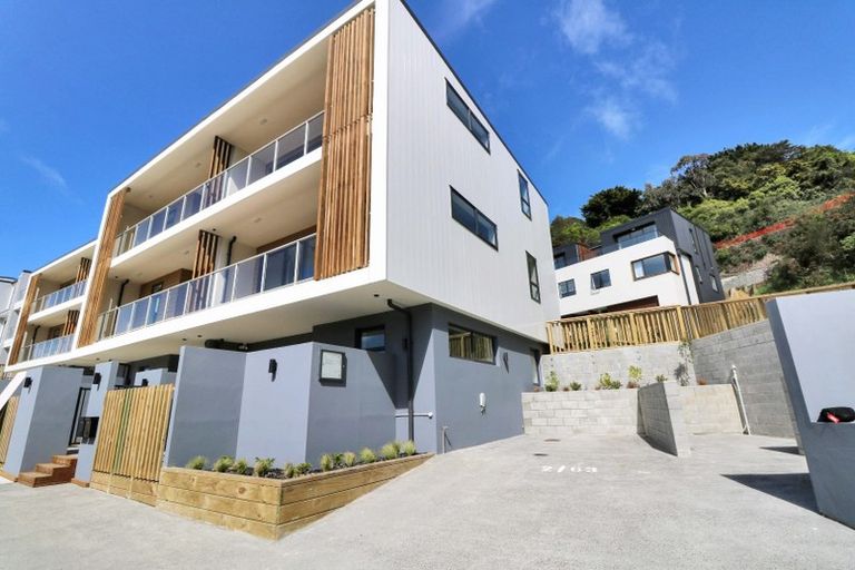 Photo of property in 2/63 Tiketike Way, Brooklyn, Wellington, 6021