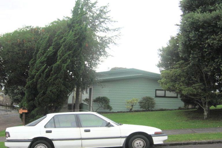 Photo of property in 14 Glenshee Place, Highland Park, Auckland, 2010