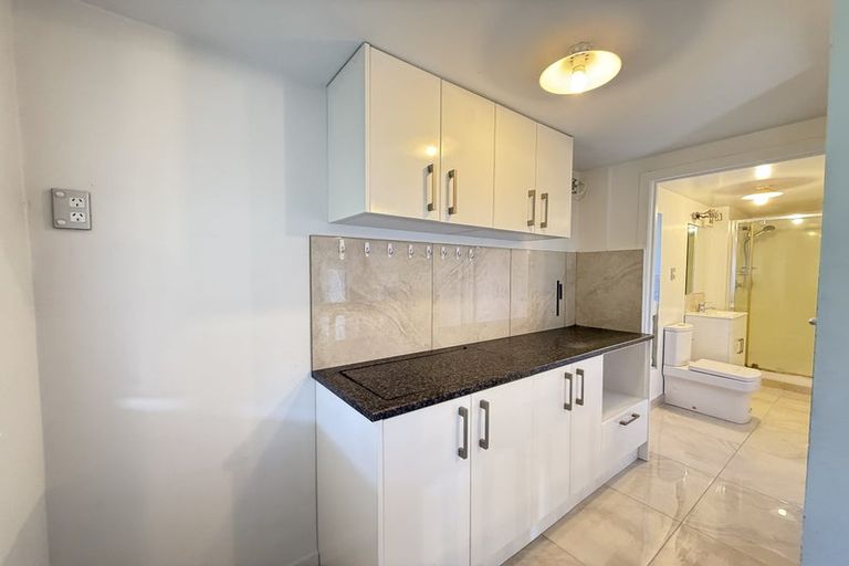 Photo of property in 3 Celeste Place, Totara Vale, Auckland, 0627