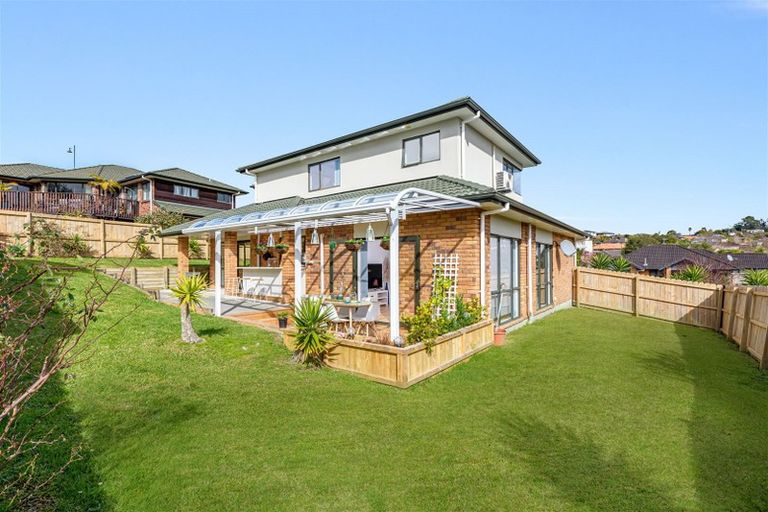 Photo of property in 27 Toledo Avenue, Henderson, Auckland, 0612