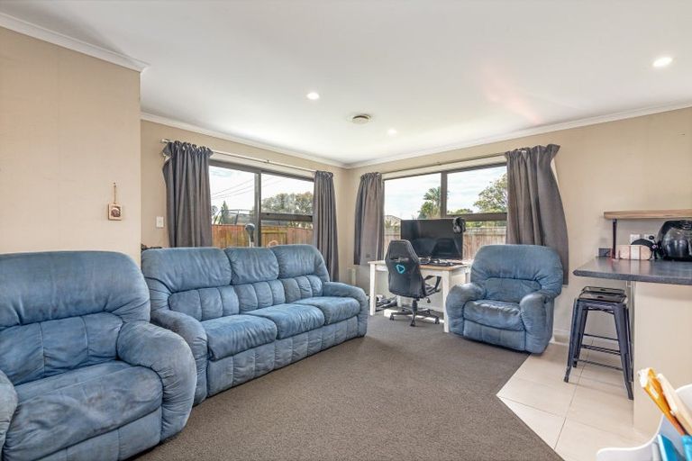 Photo of property in 2 Angelina Way, Kelvin Grove, Palmerston North, 4414