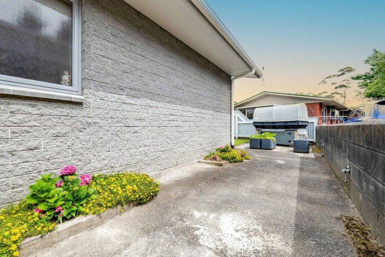 Photo of property in 11 Shaldon Crescent, Blagdon, New Plymouth, 4310