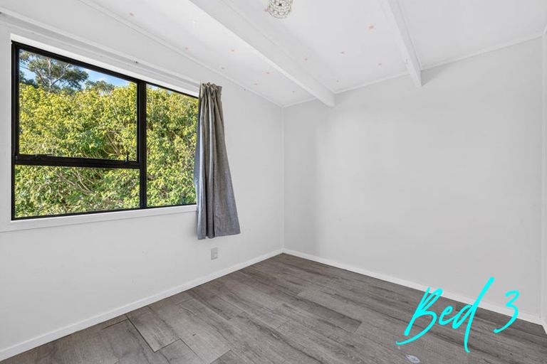 Photo of property in 5 Rangeview Road, Sunnyvale, Auckland, 0612
