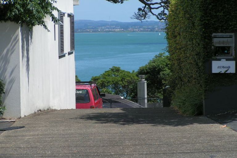 Photo of property in 44a Queen Street, Northcote Point, Auckland, 0627