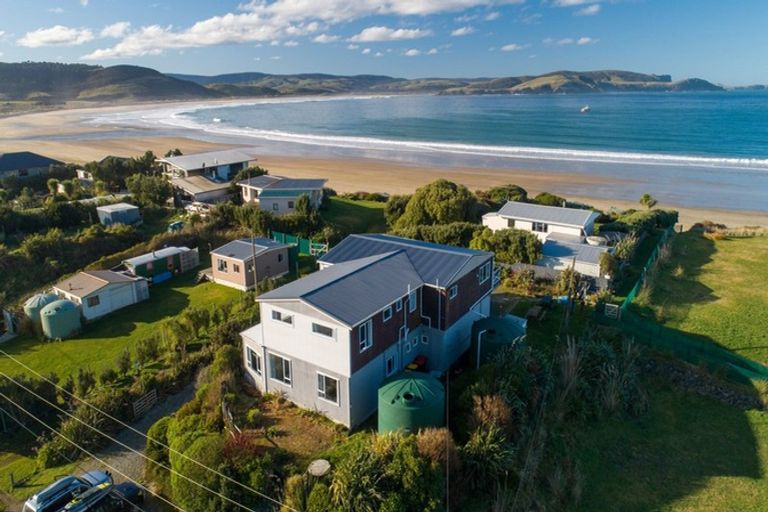 Photo of property in 529 Waikawa-curio Bay Road, Curio Bay, Tokanui, 9884