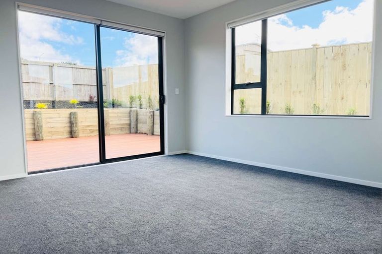 Photo of property in 17 Surf View Crescent, Red Beach, 0932