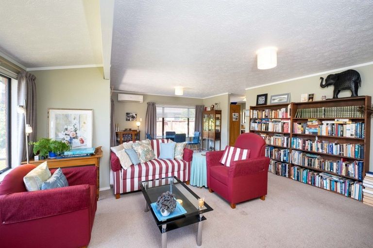 Photo of property in 2 Kotuku Place, Taradale, Napier, 4112