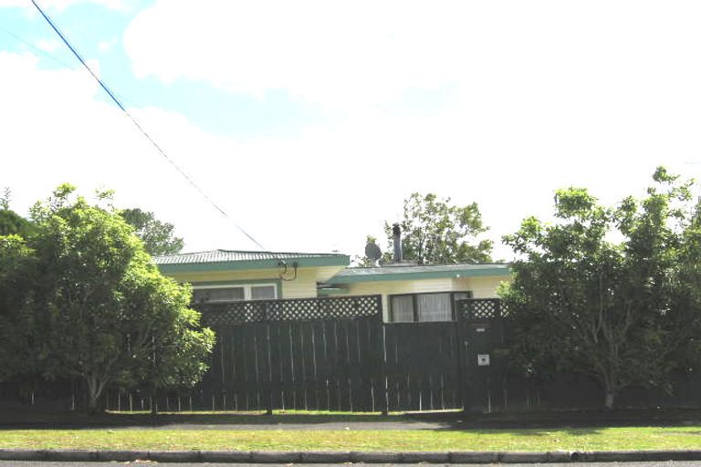 Photo of property in 62 Tirimoana Road, Te Atatu South, Auckland, 0602