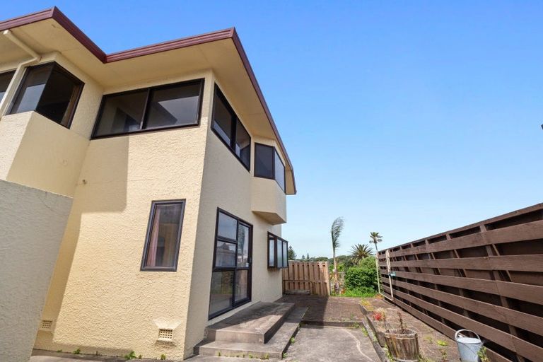 Photo of property in 24 Ngarata Avenue, Mount Maunganui, 3116