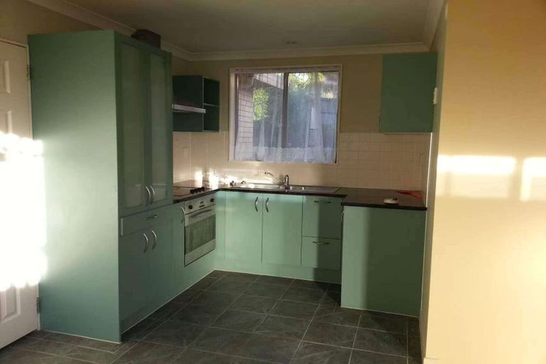 Photo of property in 2 Ballyward Close, East Tamaki, Auckland, 2013