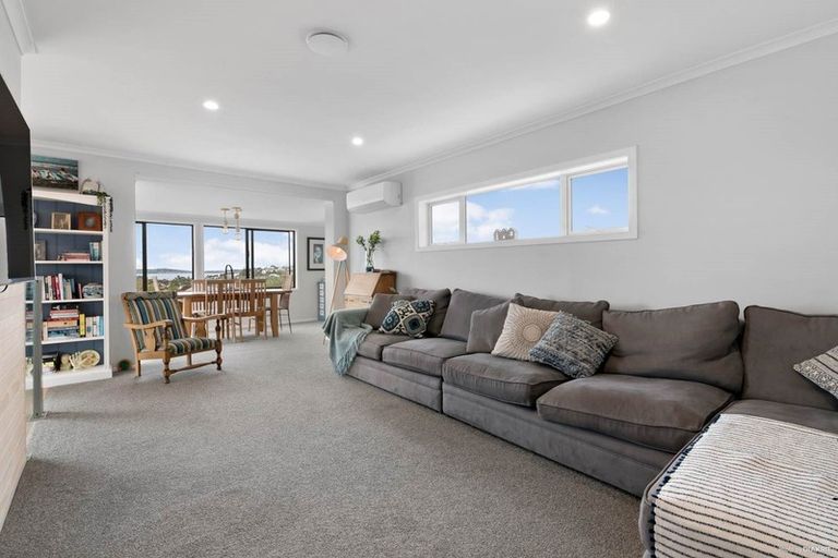 Photo of property in 31 Rosario Crescent, Red Beach, 0932