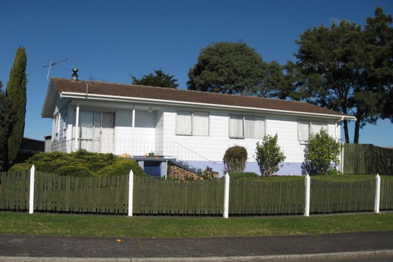 Photo of property in 1 Tilbrook Place, Papakura, 2110