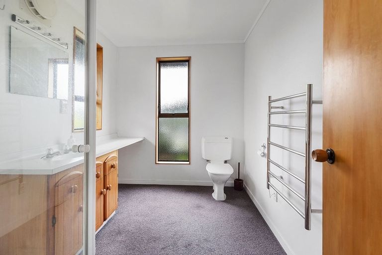 Photo of property in 51 Fyvie Avenue, Tawa, Wellington, 5028