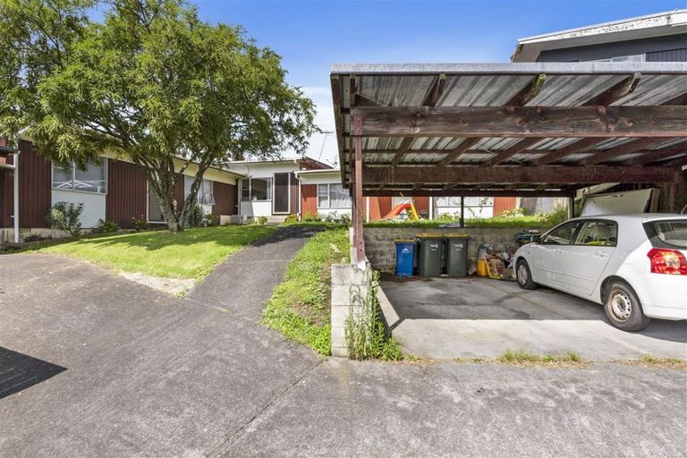 Photo of property in 3/94 Chivalry Road, Glenfield, Auckland, 0629