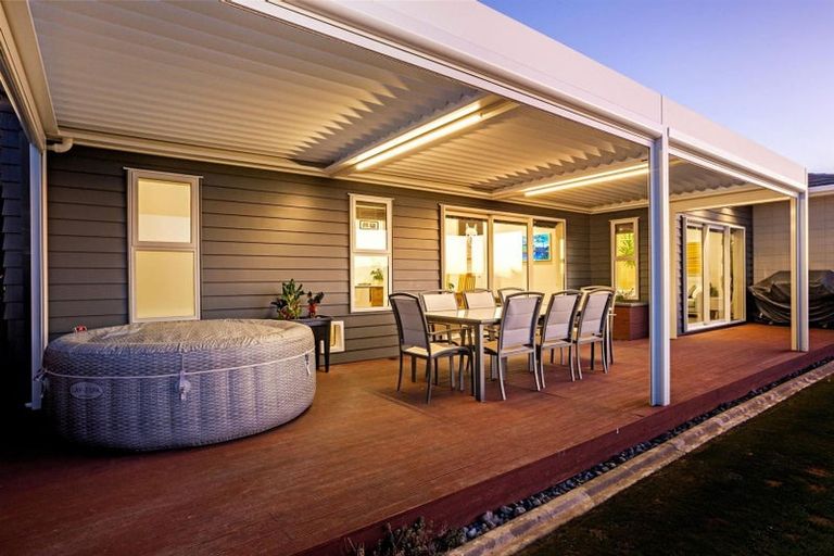 Photo of property in 53 Endeavour Drive, Whitby, Porirua, 5024