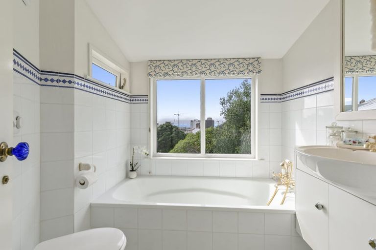 Photo of property in 19b Glenbervie Terrace, Thorndon, Wellington, 6011