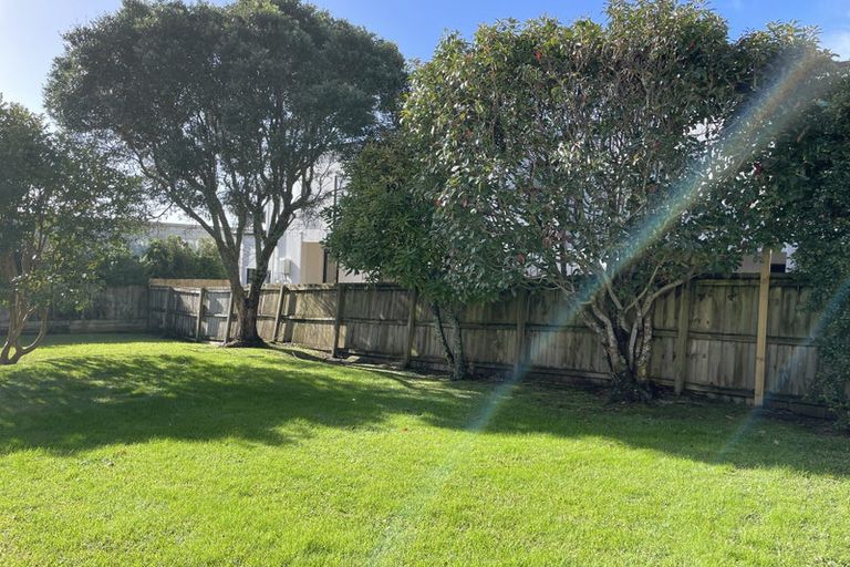 Photo of property in 63 Knights Road, Rothesay Bay, Auckland, 0630