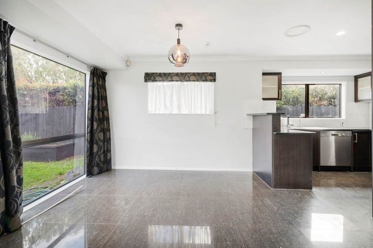 Photo of property in 70 Manuroa Road, Takanini, 2112