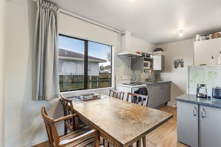 Photo of property in 2/17 Kent Road, Manurewa, Auckland, 2102