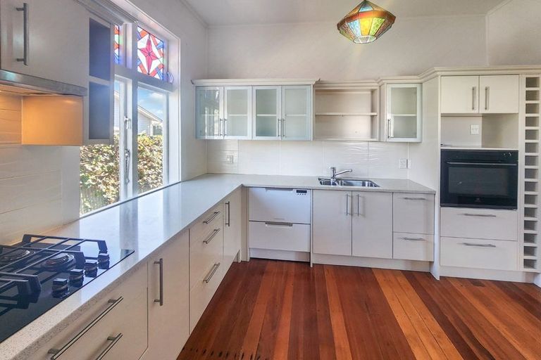 Photo of property in 98 Kennedy Road, Napier South, Napier, 4110