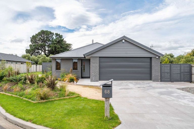 Photo of property in 68 Feist Street, Carterton, 5713