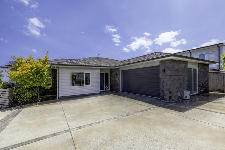 Photo of property in 25 Ken Douglas Drive, Aotea, Porirua, 5024