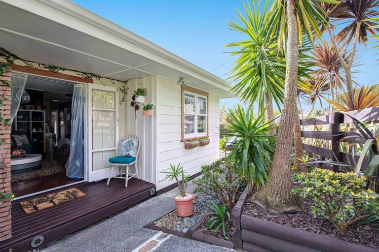 Photo of property in 27a Makiri Street, Helensville, 0800