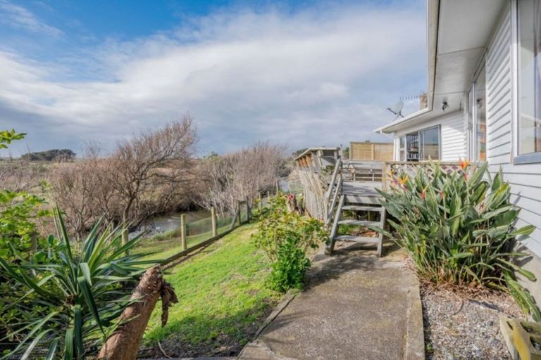 Photo of property in 2b Mahoe Street, Otaki Beach, Otaki, 5512