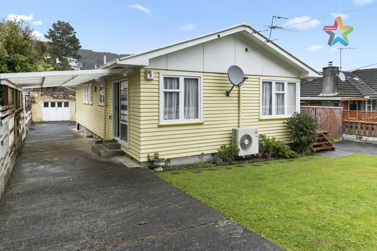 Photo of property in 18 Lowry Crescent, Stokes Valley, Lower Hutt, 5019